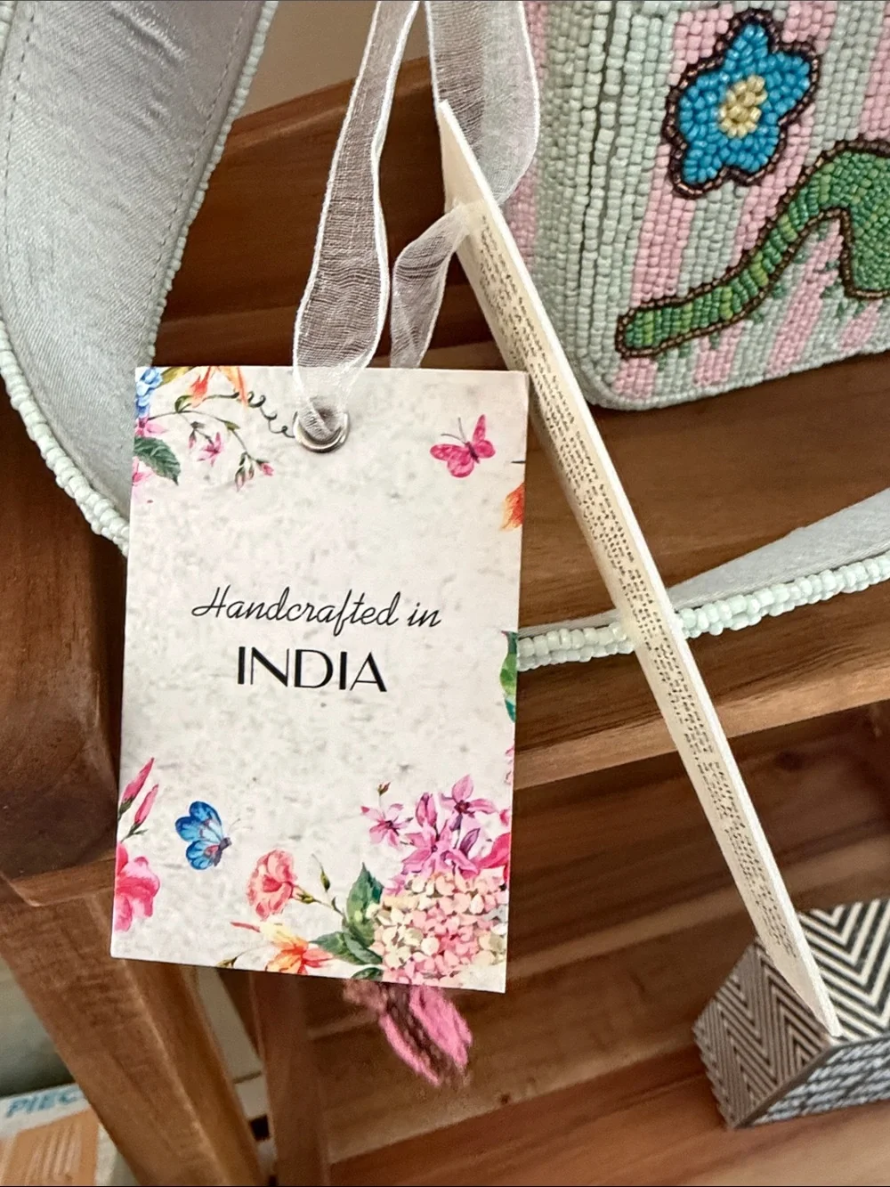 Blushy flutter beaded shoulder bag - America & beyond - Picture 2 of 4
